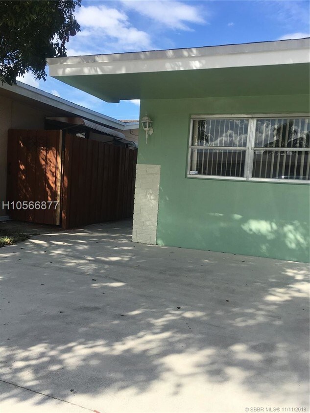 Primary Photo - 8461 NW 14th St