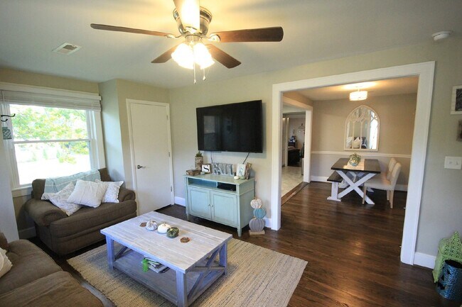 Foto del edificio - Fantastic, renovated 3BR/2BA Cottage in Ma...