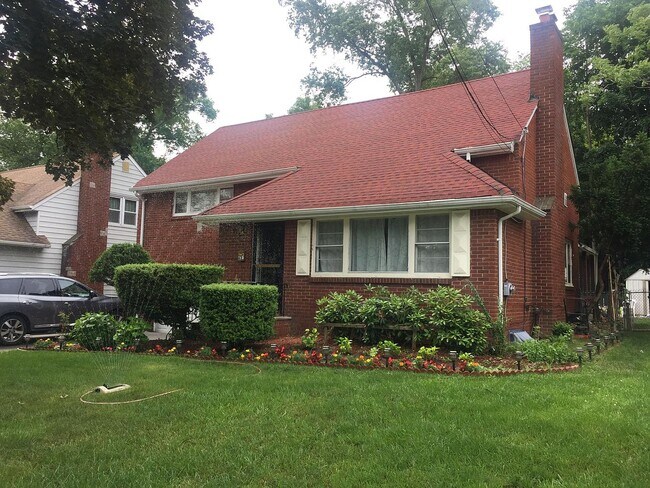 Foto del edificio - 62 Howland Ave