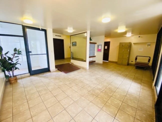 Building Photo - 46-270 Kahuhipa St