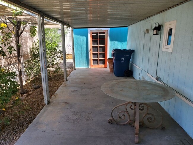 Building Photo - 3 Bedroom Manufactured Home in Bullhead City.