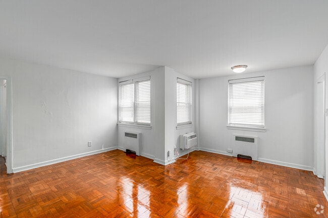 1BR, 1BA - 742SF - Living Room - The Mayfair Apartments