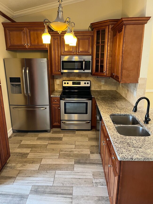Building Photo - Spacious & updated 4-BR 2-bath duplex!