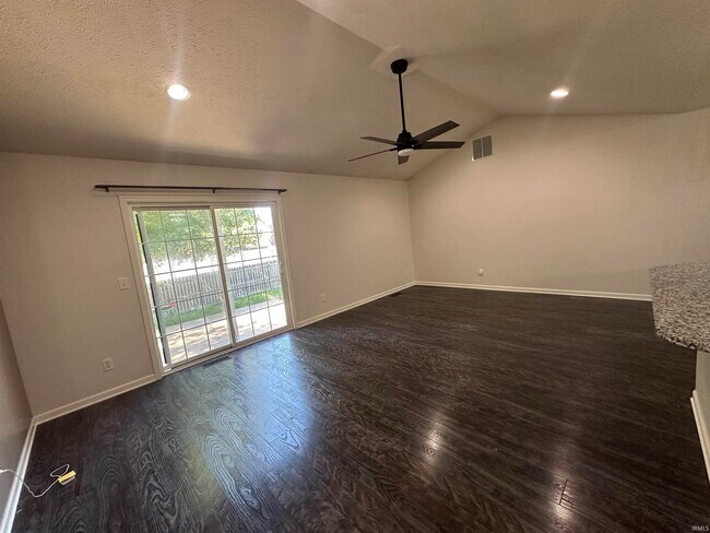 Foto del edificio - 10686 Fall Creek Dr