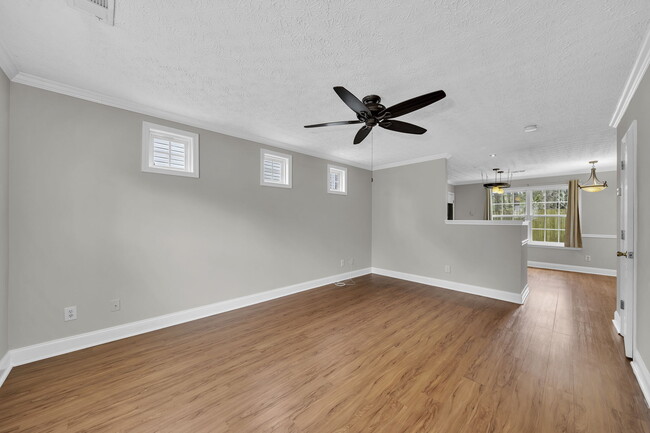 Building Photo - 225 Osmanthus Way