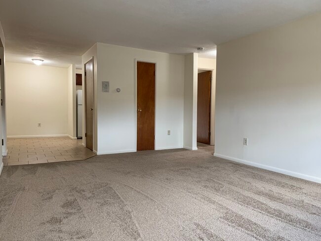 Dining room - 154 Main St