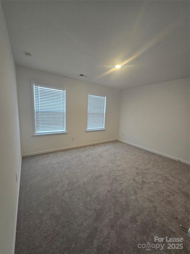 Foto del edificio - 3124 Stelfox St