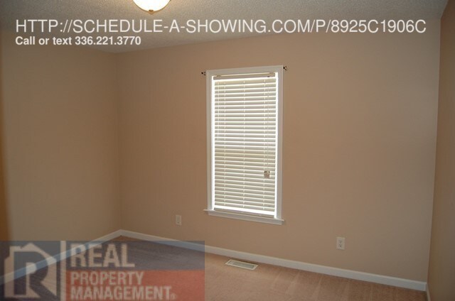 Foto del edificio - 3910 Holts Chapel Rd