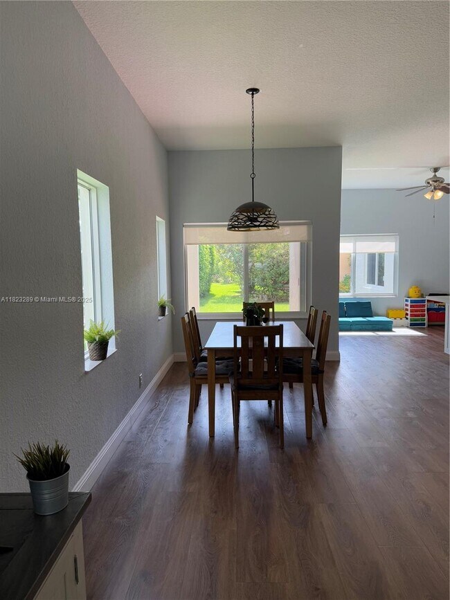 Foto del edificio - 4422 Foxtail Ln