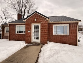 Building Photo - 714 Pershing St