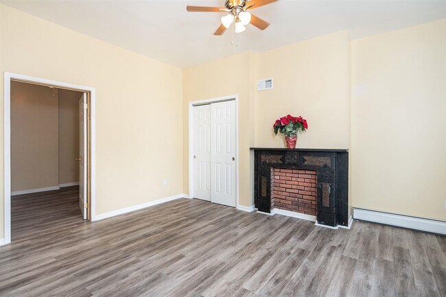 Foto del edificio - 13 E 52nd St