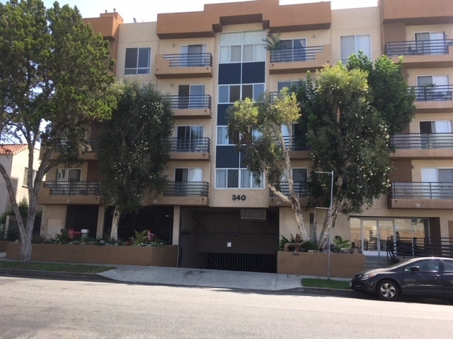 Building - 340 N Hayworth Ave