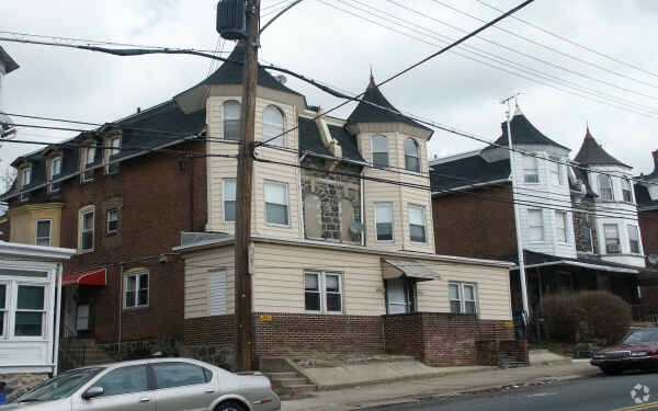 Foto principal - 6713 Lansdowne Ave