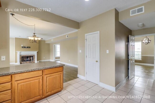 Foto del edificio - 2073 Stone Bridge Dr