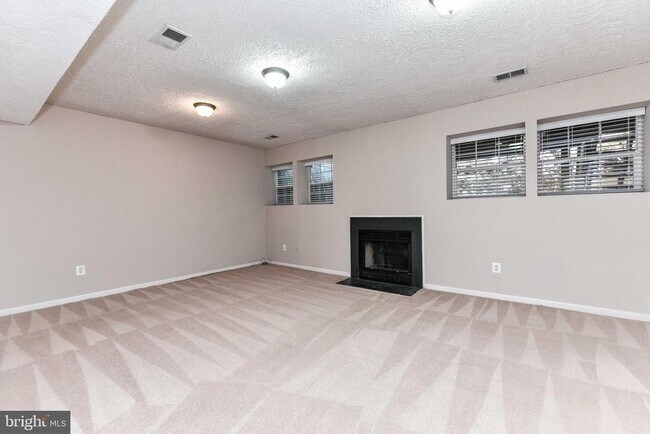 Foto del edificio - 4014 Rosemeade Dr