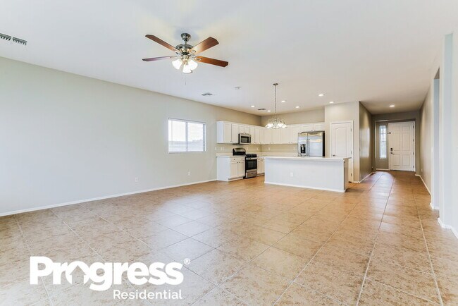 Foto del edificio - 38215 W Santa Clara Ave