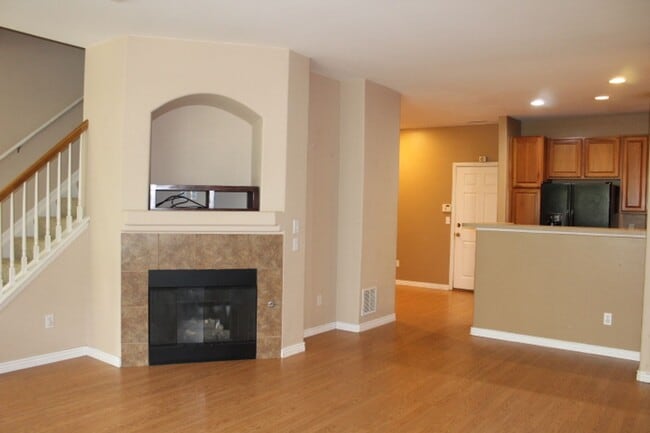 Building Photo - Reduced Price! Cozy and Convenient 2 Bedro...