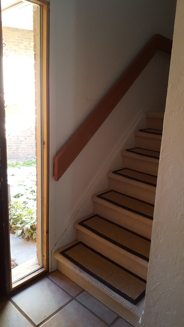 Building Photo - Charming 2 story Townhouse 2bd 2ba