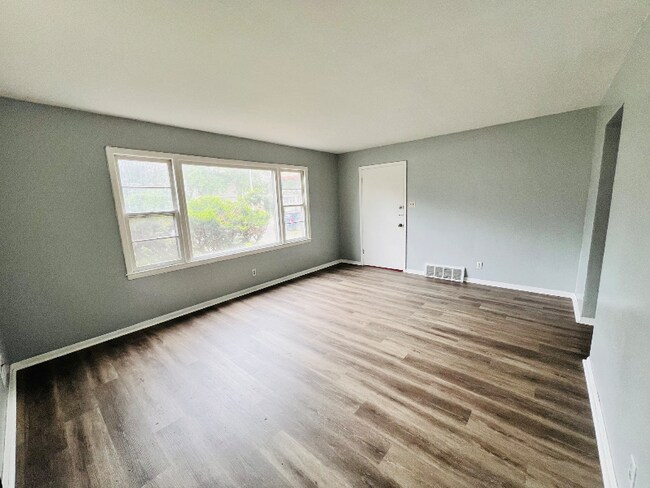 Foto del edificio - 4945 N 51st Blvd