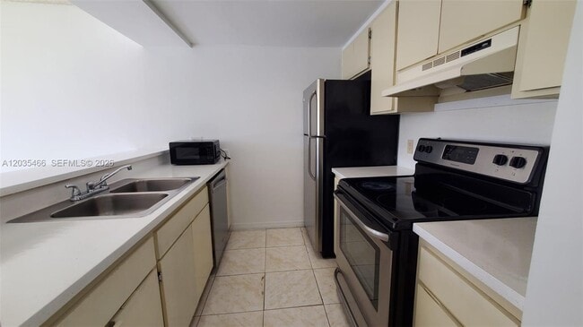 Building Photo - 8160 Geneva Ct