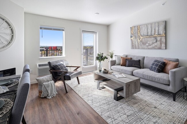 Interior Photo - North 88