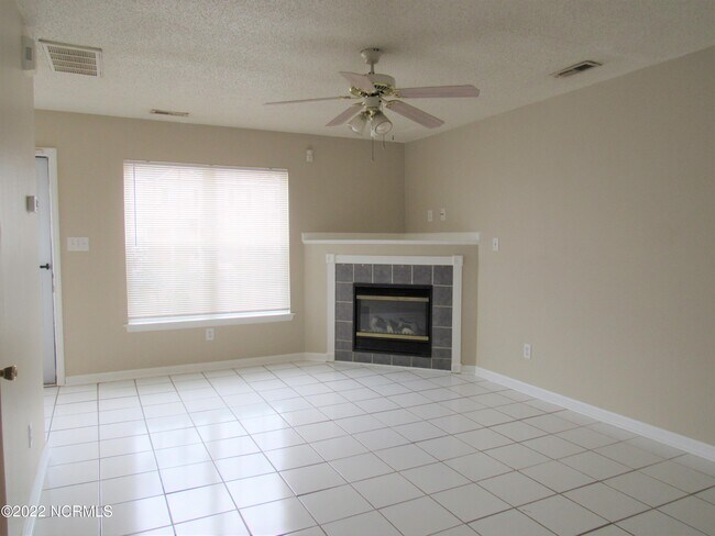 Building Photo - 206 Meadowbrook Ln