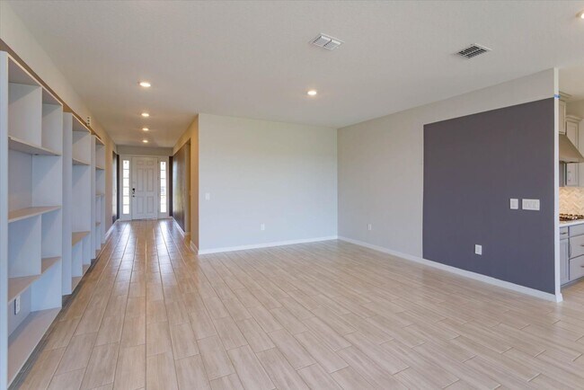 Foto del edificio - Beautiful 4bdr 3.5ba Home In Highland Ranc...