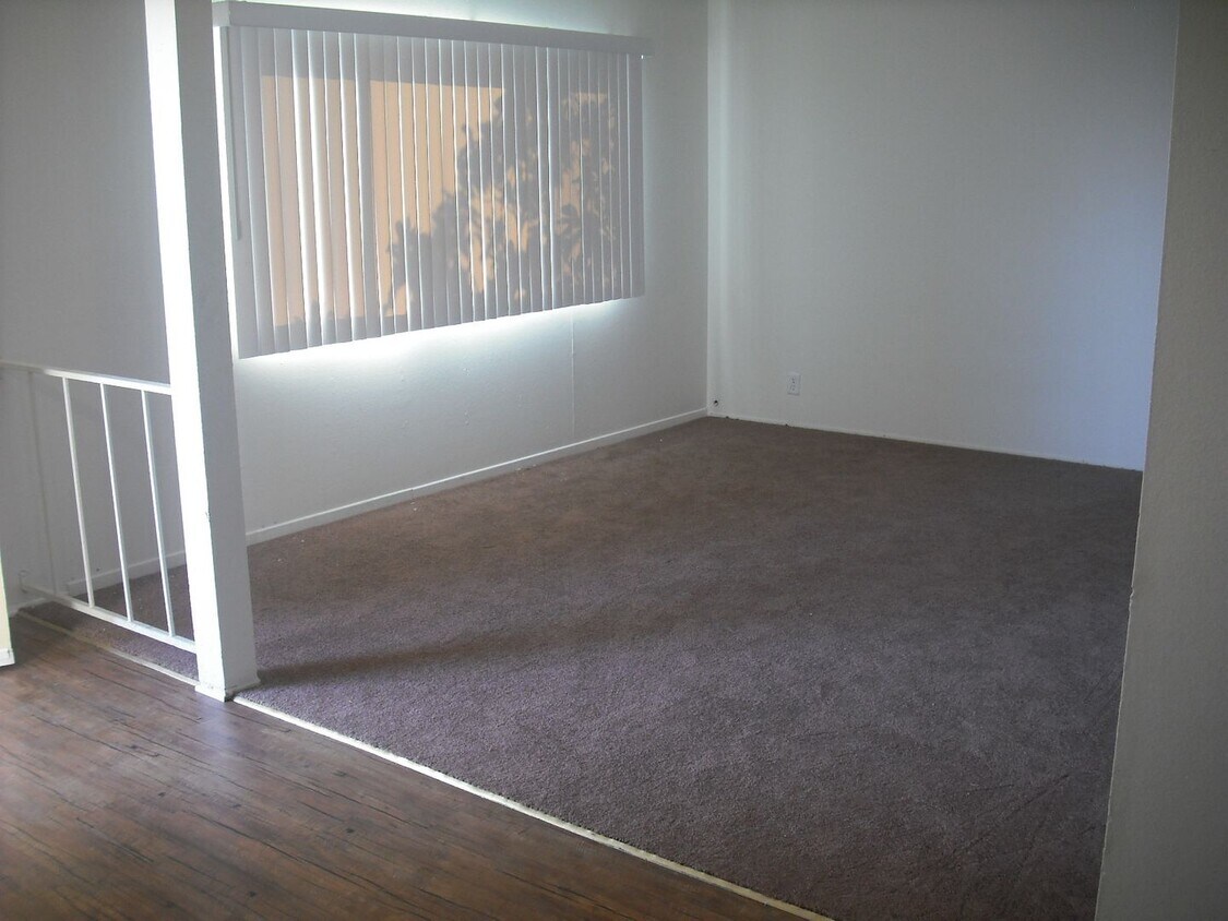Foto del edificio - Enjoy living in this spacious single level...