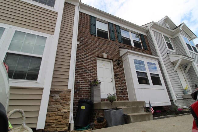 Foto del edificio - 3 Bed/ 2.5 Bath Townhome close to the interstate - Available 06/08/2026