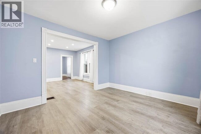 Building Photo - 243 Brock St S