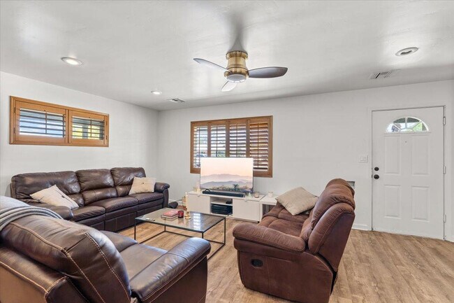 Foto del edificio - 535 W 19th St