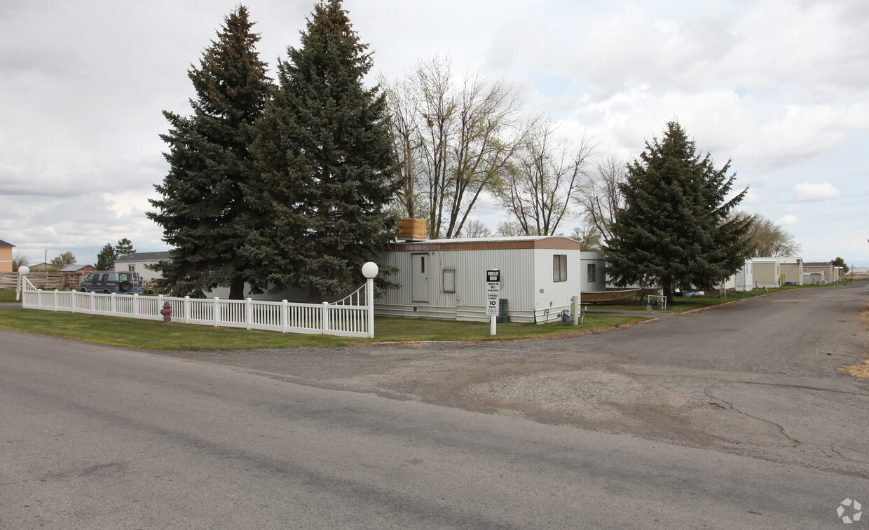 Building Photo - Country View Trailer Park