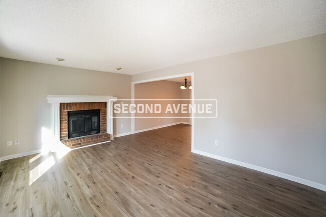 Foto del edificio - 701 SE Redwood Ln