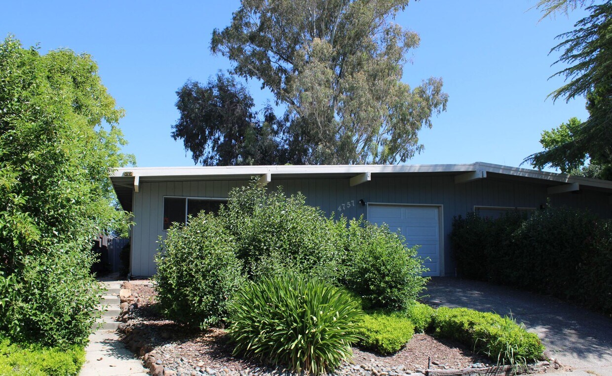 Primary Photo - 4757 River College Dr