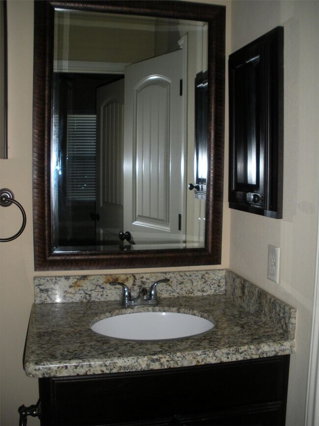 Foto del edificio - 504 Deacon Drive West