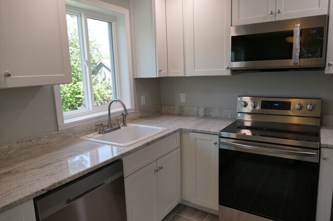 Kitchen - 734 N 94th St