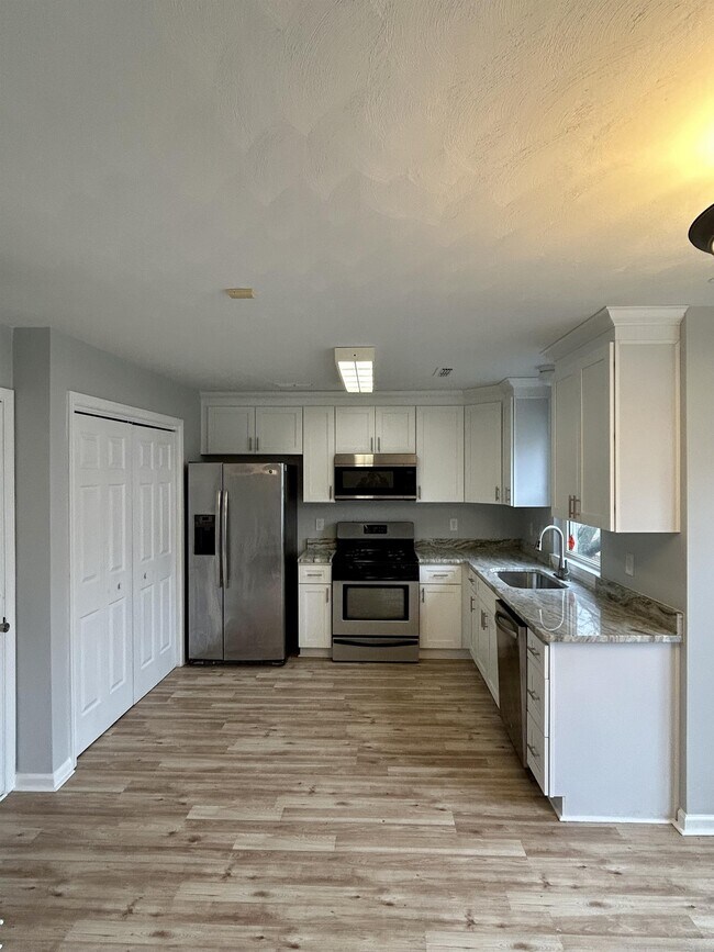 Building Photo - 1420 W Ocean View Ave