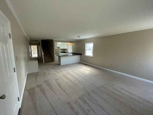 Foto del edificio - 744 Crescent Dr