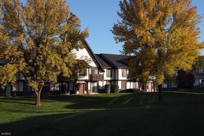 Building Photo - 2764 Viking Dr