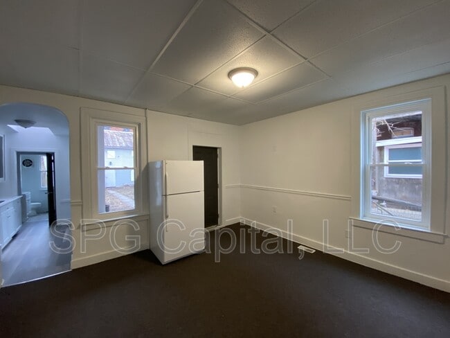 Building Photo - 254 Roosevelt Ave