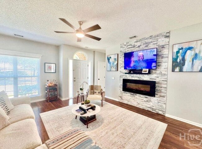 Building Photo - Beautifully designed end unit townhome Available 1/6/26