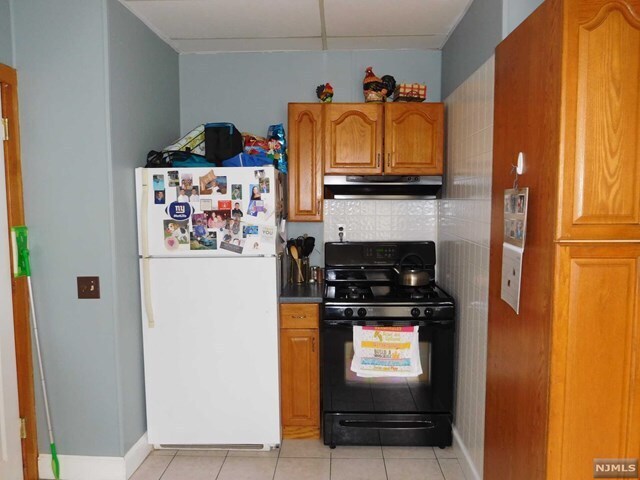 Building Photo - 842 Paterson Ave