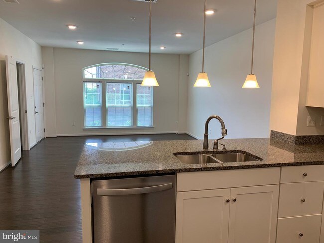 Foto del edificio - 8009 Orchard Grove Rd