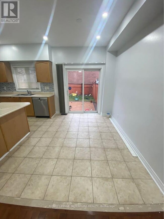 Building Photo - 5610 Freshwater Dr