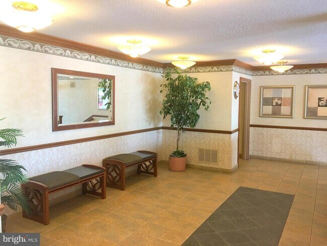 Building Photo - 4 Monroe St