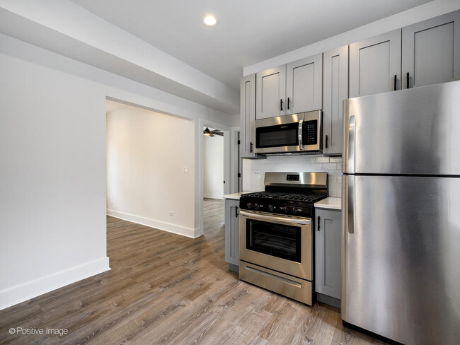 Building Photo - 5319 N Damen Ave