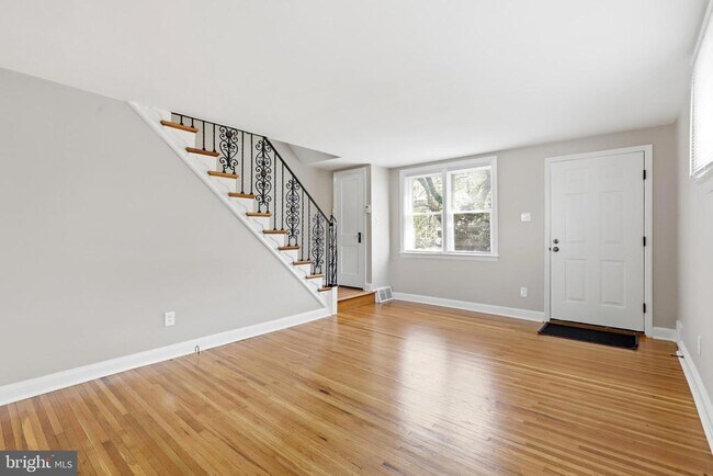 Foto del edificio - 271 W Wyncliffe Ave