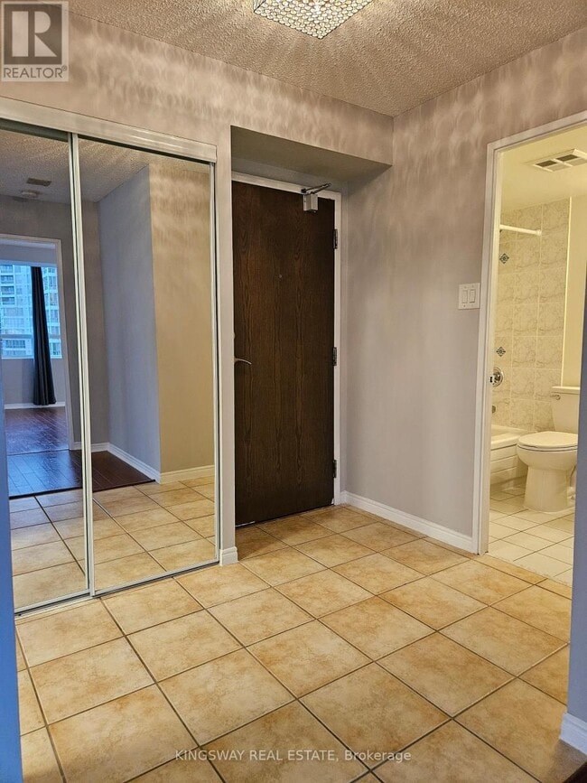 Building Photo - 50 Kingsbridge Garden Cir