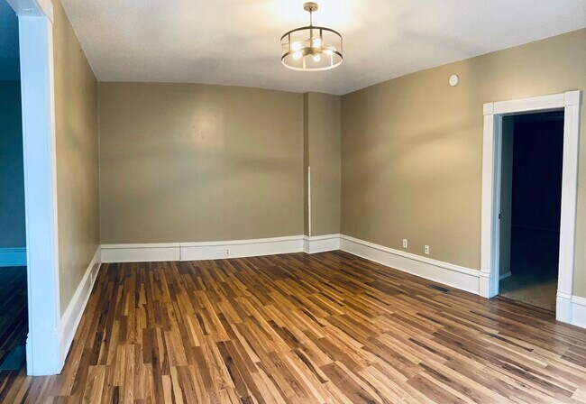 Ten foot ceilings and updated light fixtures - 425 N Summit Ave