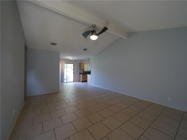 Building Photo - 800 Live Oak Dr